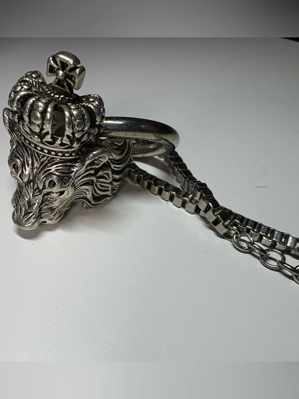 Silver Lion Crown Keychain Pendant – Men's Accessory